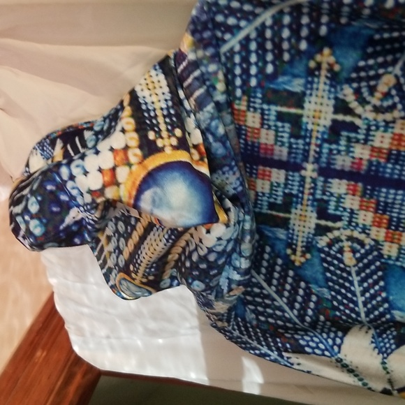 PONCHO, WRAP,  BLANKET SHAWL,  WARM  AND PRETTY. - Picture 5 of 6